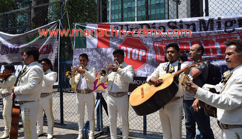 MARIACHIS EN LA CIUDAD DE MEXICO